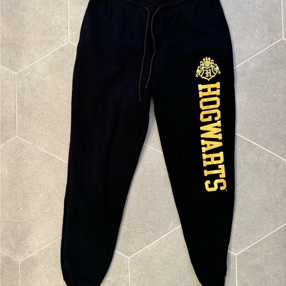 Wizard of World of Harry Potter Joggers - HOGWARTS Design. Women’s size M - Picture 1 of 3